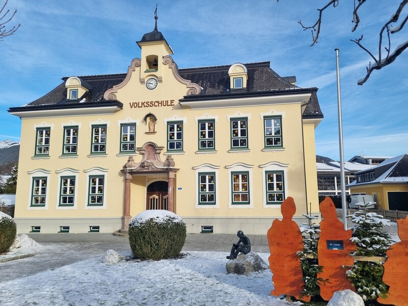 schulhaus advent 2025